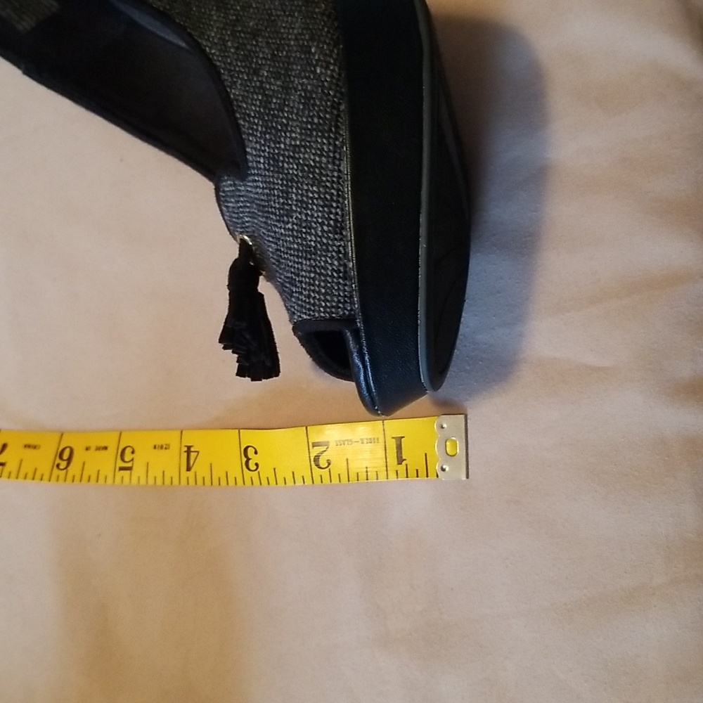 Beautiful, open-toe and tasseled heels - Picture 6 of 8